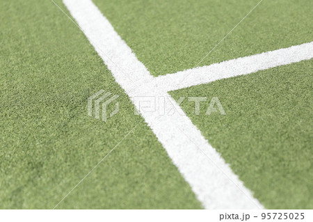 人工芝のサッカーコートの写真素材 [95725025] - PIXTA