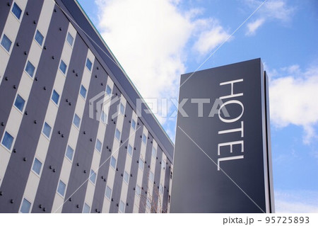 ビジネスイメージ　ビジネスホテルチェーンの看板 95725893