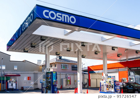 ガソリンスタンド　セルフスタンド 95726547