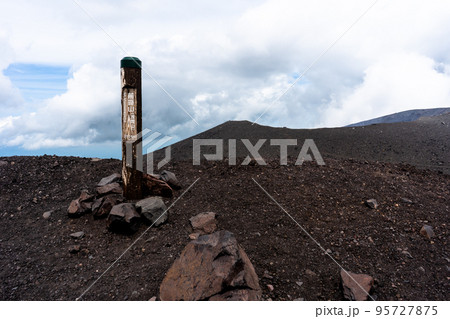 前掛山の山頂 前掛山の山頂 95727875