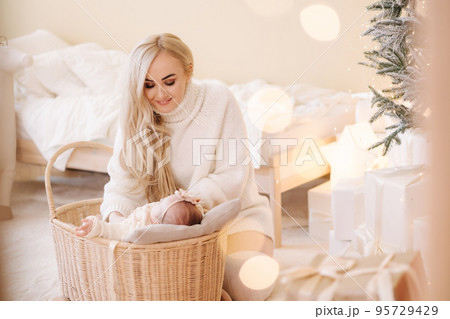 Young woman play with her little girl during winter holidays 95729429