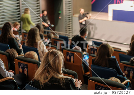Crowd during business seminar in auditorium Crowd during business seminar in auditorium 95729527