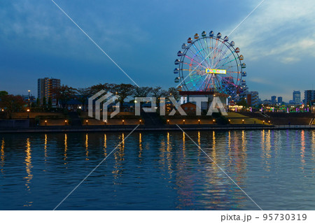 あらかわ遊園の新観覧車　イルミネーション　夜景　サンシャイン 95730319