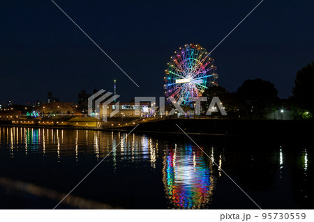 あらかわ遊園の新観覧車と東京スカイツリー イルミネーション 夜景 あらかわ遊園の新観覧車と東京スカイツリー イルミネーション 夜景 95730559