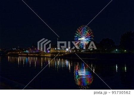 あらかわ遊園の新観覧車と東京スカイツリー イルミネーション 夜景 あらかわ遊園の新観覧車と東京スカイツリー イルミネーション 夜景 95730562