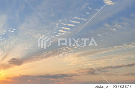自然の色彩　夏の終わり　秋の夕暮れ 95732877