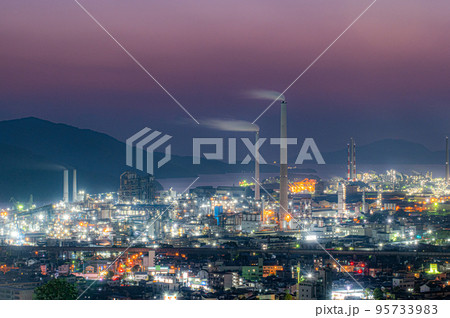 工場地帯の夕暮れ 山口県周南市 工場地帯の夕暮れ 山口県周南市 95733983