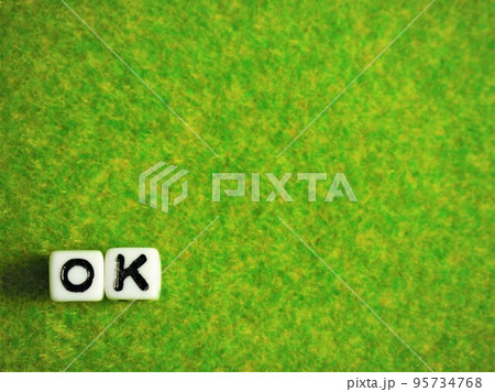 OK (オーケー) 英字 ブロック ビーズ (文字中・芝)  95734768