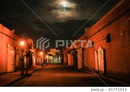 函館 金森赤レンガ倉庫街の夜景 函館 金森赤レンガ倉庫街の夜景 95735053