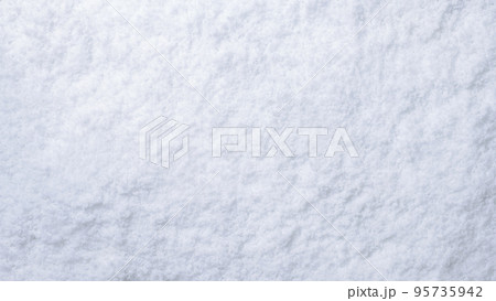 降り積もった雪の背景テクスチャー 95735942