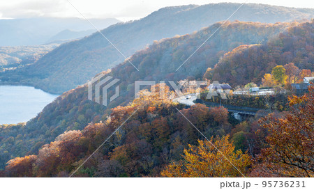 十和田湖の絶景ポイント発荷峠展望台　紫明亭展望台より 95736231