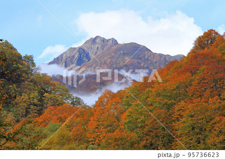 妙高戸隠連山国立公園　秋の雨飾山 95736623