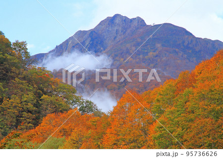 妙高戸隠連山国立公園　秋の雨飾山 95736626