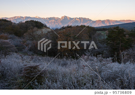 平沢峠からの眺め 朝日に照らされる南アルプス 平沢峠からの眺め 朝日に照らされる南アルプス 95736809