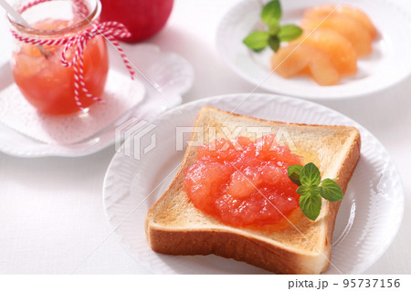 紅玉りんごジャム トースト 朝食 紅玉りんごジャム トースト 朝食 95737156