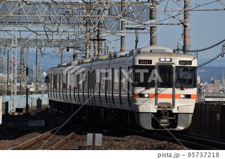 岐阜駅に到着する313系電車 岐阜駅に到着する313系電車 95737218