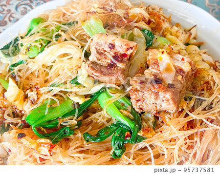 中国家庭料理・台湾炒米粉(台湾ビーフン炒め) 中国家庭料理・台湾炒米粉(台湾ビーフン炒め) 95737581