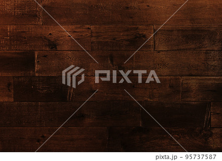 黒褐色の木目の粗い製材の古びた床板の横長の背景画像 黒褐色の木目の粗い製材の古びた床板の横長の背景画像 95737587