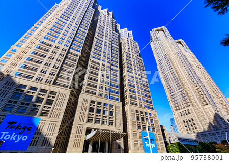 東京 西新宿の都市風景 東京都庁第一本庁舎と第二本庁舎 東京 西新宿の都市風景 東京都庁第一本庁舎と第二本庁舎 95738001