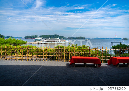 観瀾亭から見る松島湾（宮城県松島町） 95738290