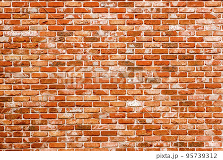 味わいある赤レンガ壁面 95739312