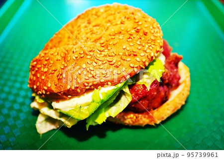チャイニーズチキンバーガー（函館ラッキーピエロ） 95739961