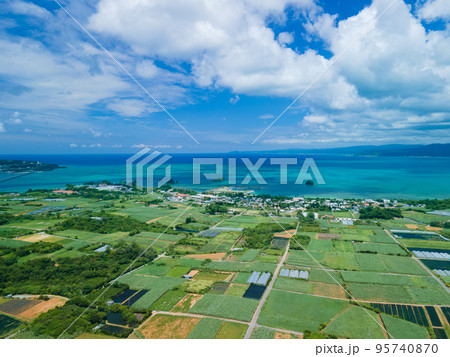 【沖縄・古宇利・空撮写真】屋我地島上空から美しいリーフに浮かぶ古宇利島とその周辺をドローンで撮影④ 【沖縄・古宇利・空撮写真】屋我地島上空から美しいリーフに浮かぶ古宇利島とその周辺をドローンで撮影④ 95740870