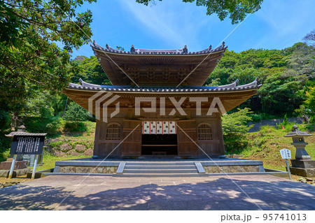 千葉県鋸南町の鋸山日本寺の薬師本殿 95741013