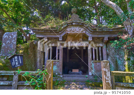 千葉県鋸南町の鋸山日本寺の通天窟(つうてんくつ) 千葉県鋸南町の鋸山日本寺の通天窟(つうてんくつ) 95741050