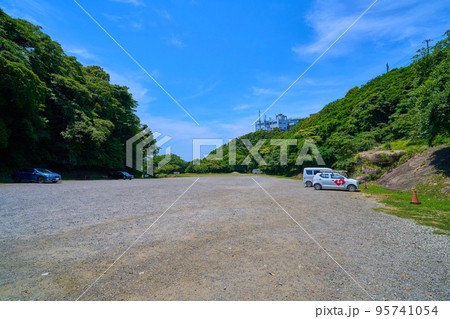 千葉県鋸南町の鋸山日本寺の西口管理所付近の有料道路専用駐車場 95741054
