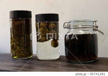 いろいろな果実酒 いろいろな果実酒 95741381