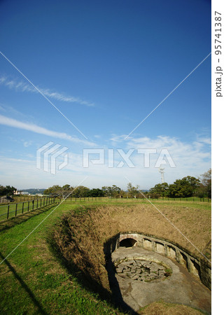 千代ヶ崎砲台跡　第三砲座(ほうざ) 95741387
