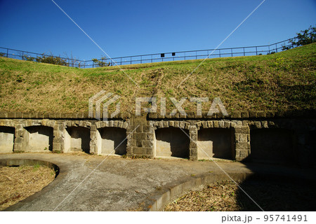 千代ヶ崎砲台跡　砲座(ほうざ) 95741491