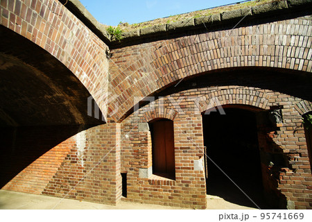 千代ヶ崎砲台跡 塁道(るいどう) 千代ヶ崎砲台跡 塁道(るいどう) 95741669