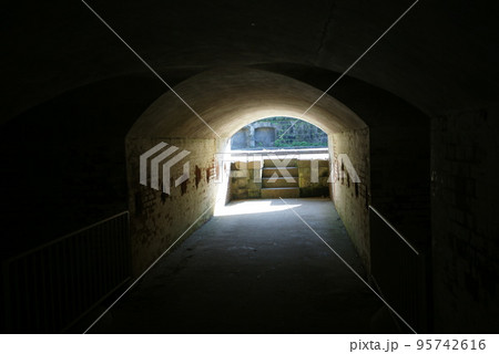千代ヶ崎砲台跡 砲座(ほうざ)階段 千代ヶ崎砲台跡 砲座(ほうざ)階段 95742616