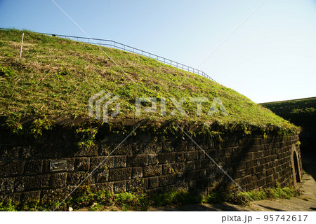 千代ヶ崎砲台跡 土塁(どるい) 千代ヶ崎砲台跡 土塁(どるい) 95742617