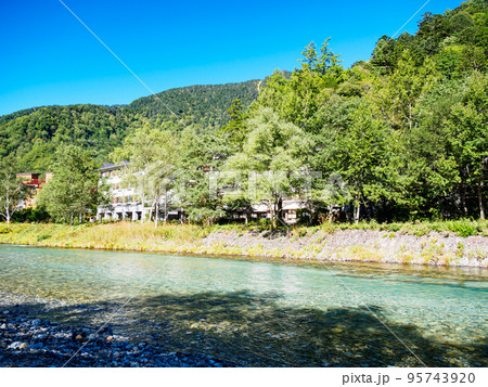 初秋の景勝地の長野県松本市上高地 95743920