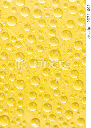 水滴　水玉　背景素材 95744806