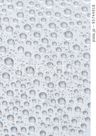 水滴　水玉　テクスチャー 95744918