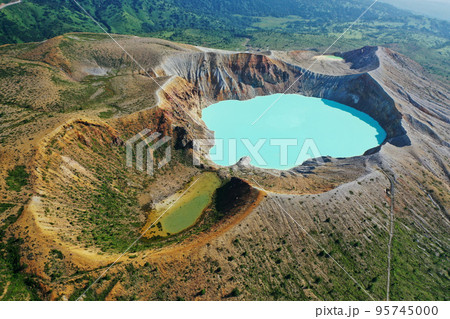 草津白根山の湯釜 草津白根山の湯釜 95745000
