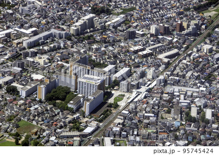 西武新宿線の西武柳沢駅付近を空撮 95745424