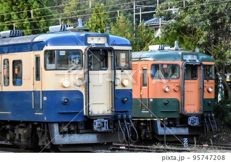 しなの鉄道 スカ色と湘南色 しなの鉄道 スカ色と湘南色 95747208