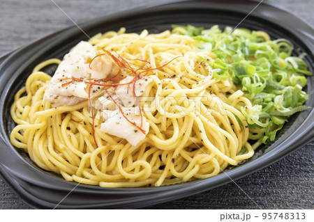 美味しいネギ塩ヤキソバ 95748313