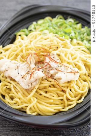 美味しいネギ塩焼きそば 95748318