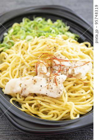 美味しいネギ塩焼きそば 95748319