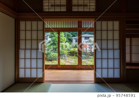 田舎の縁側の風景 田舎の縁側の風景 95748591