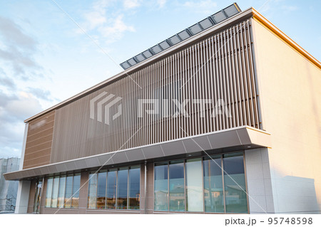 銀行の新築店舗 95748598