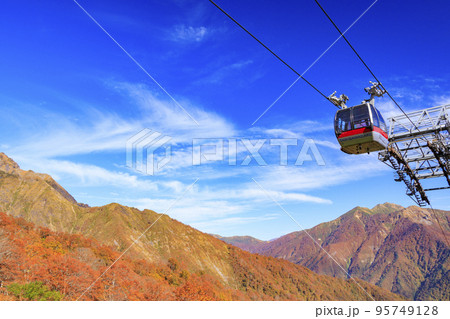紅葉見頃の谷川岳ロープウェイ 95749128