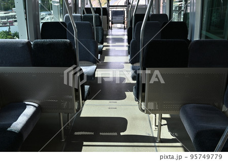 愛知高速交通東部丘陵線（リニモ）の車内と座席 95749779