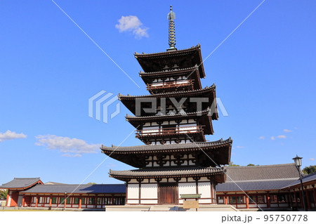 白鳳時代を伝える薬師寺東塔 白鳳時代を伝える薬師寺東塔 95750778